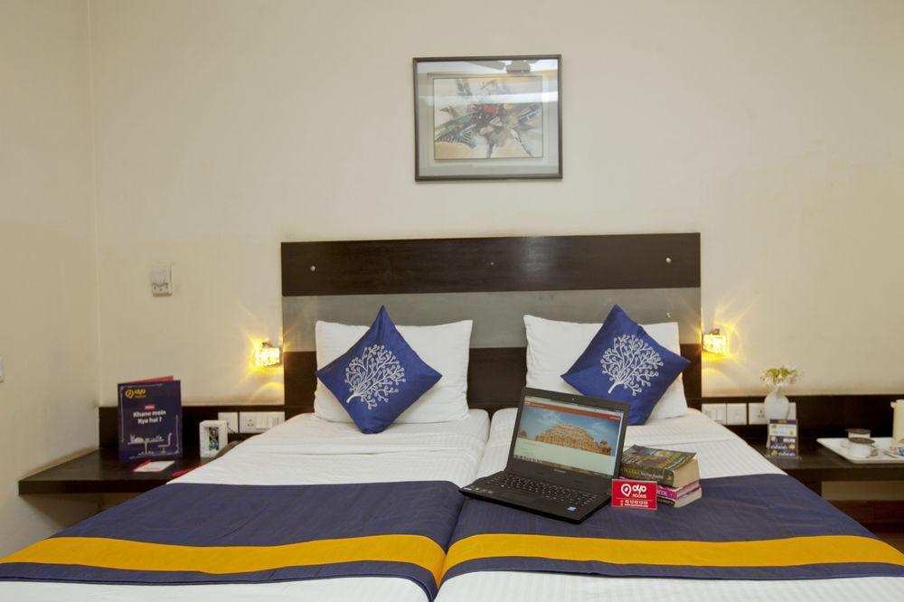 Oyo Premium Dlf Club Hotel