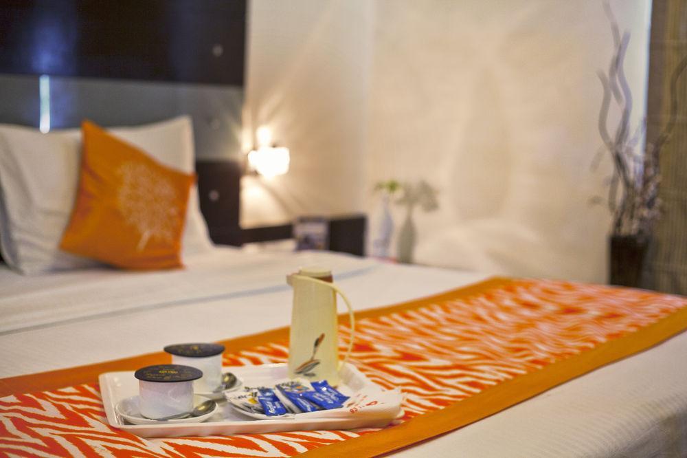 Oyo Premium Dlf Club 3* Gurgaon