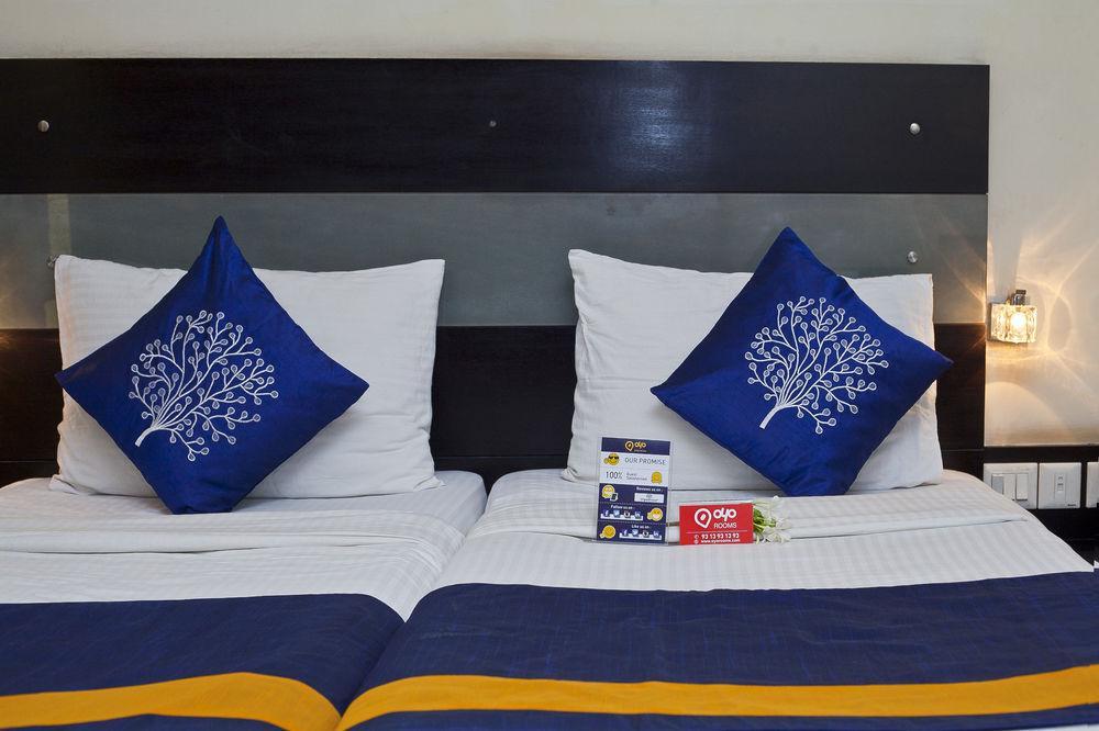 Oyo Premium Dlf Club 3*