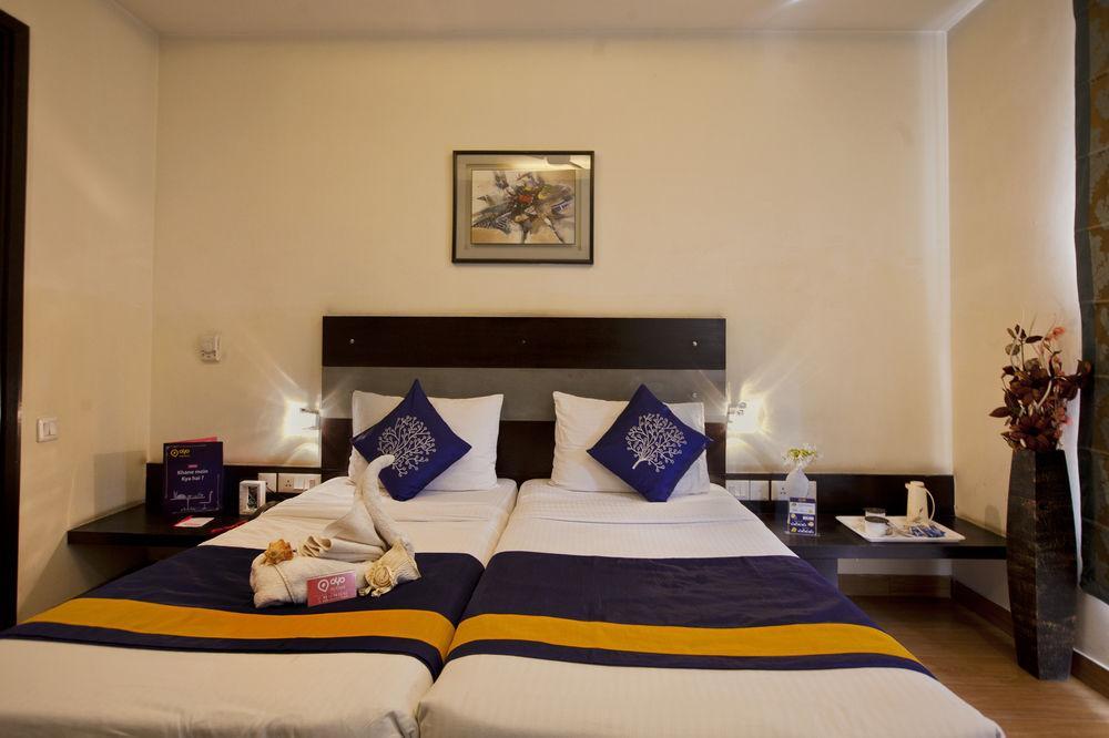 Oyo Premium Dlf Club Hotel Gurgaon