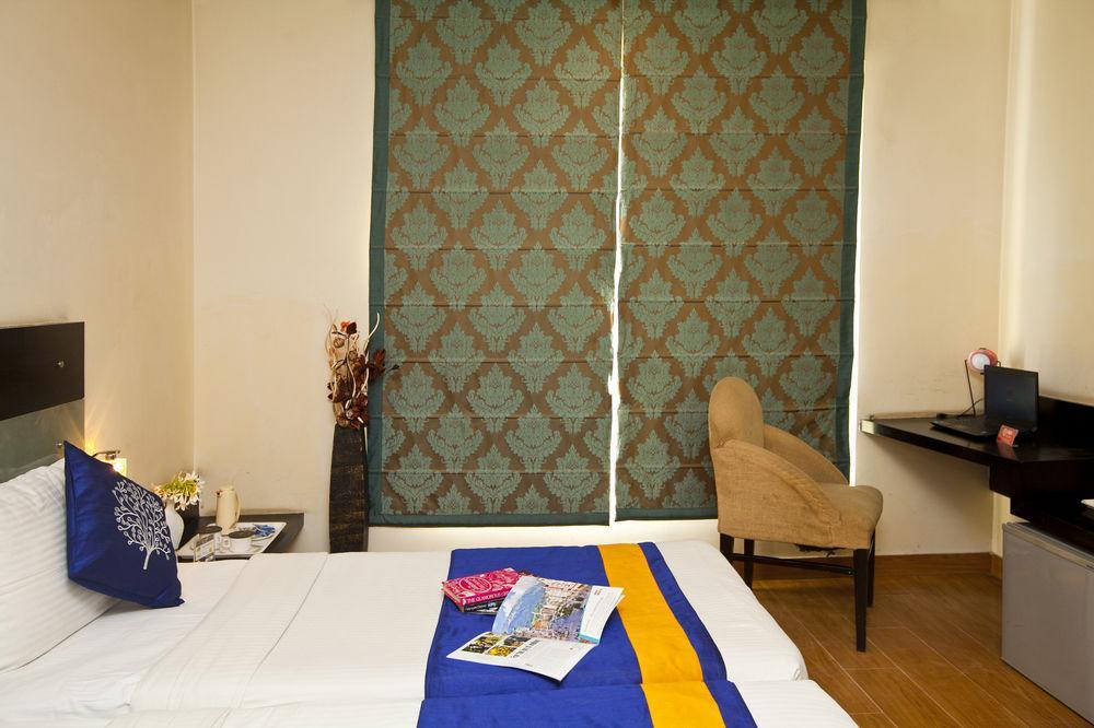 Oyo Premium Dlf Club Hotel