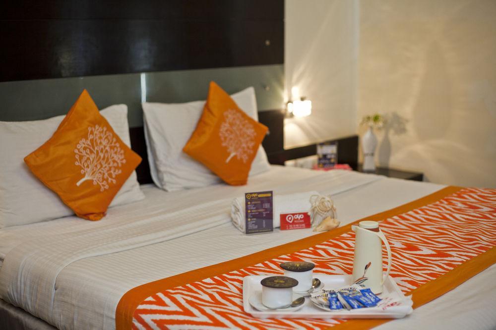 Oyo Premium Dlf Club Hotel Gurgaon