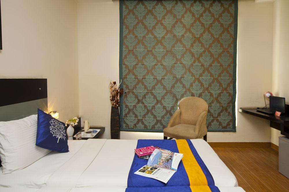 Oyo Premium Dlf Club Hotel