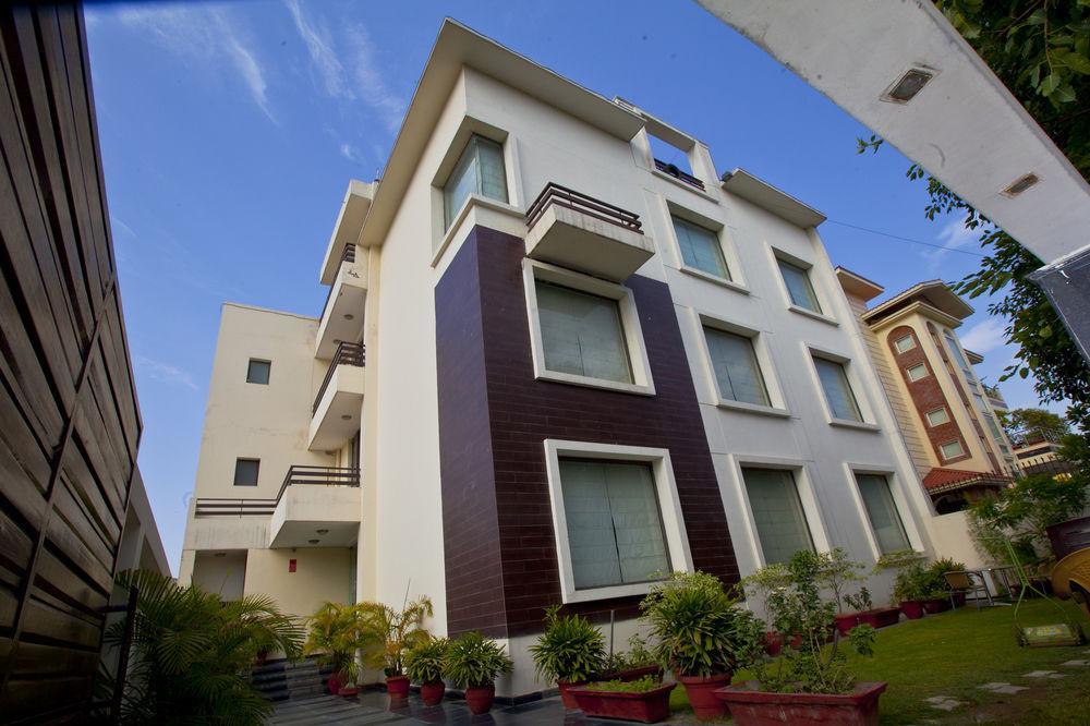 Oyo Premium Dlf Club Hotel Gurgaon