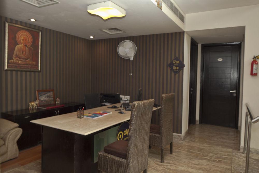 Oyo Premium Dlf Club Hotel