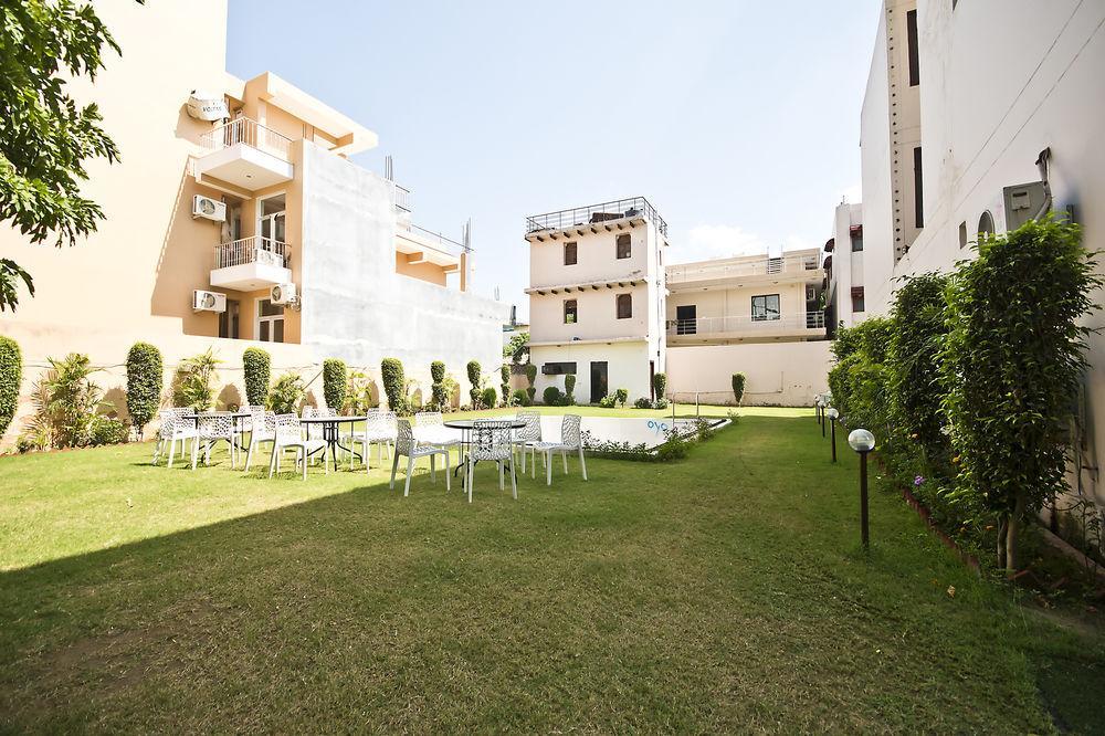Oyo Premium Cyber Hub Hotel Gurgaon