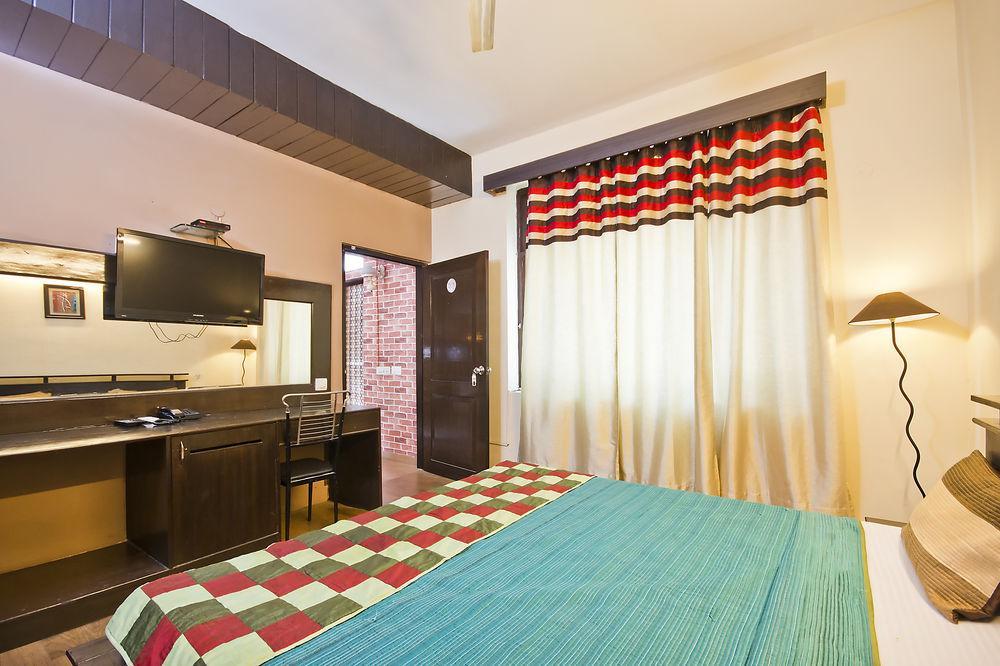 Oyo Premium Cyber Hub 3* Gurgaon