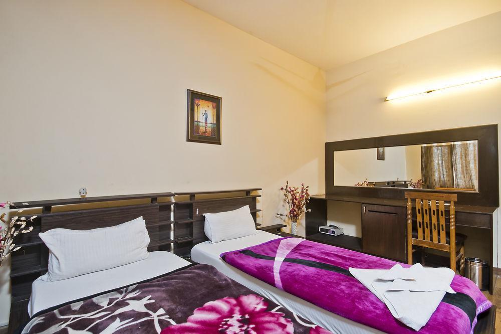 Oyo Premium Cyber Hub Hotel