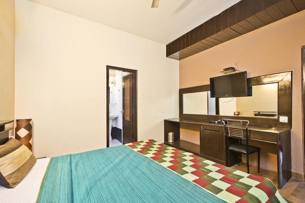 Oyo Premium Cyber Hub Hotel Gurgaon