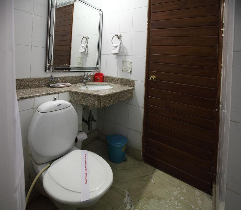 Oyo Premium Dlf Plaza Guest house