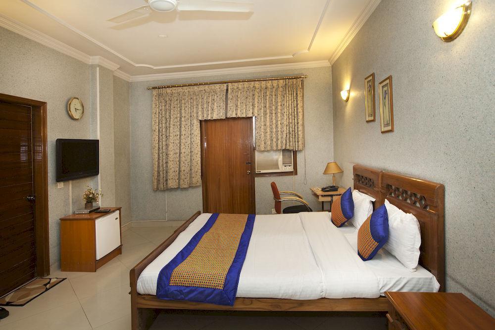 Oyo Premium Dlf Plaza Guest house