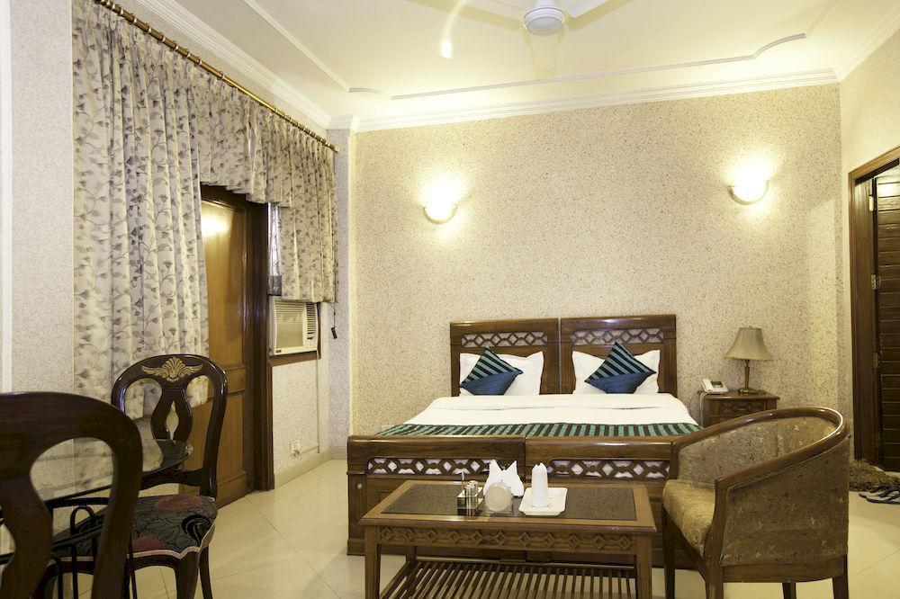 Oyo Premium Dlf Plaza Guest house Gurgaon