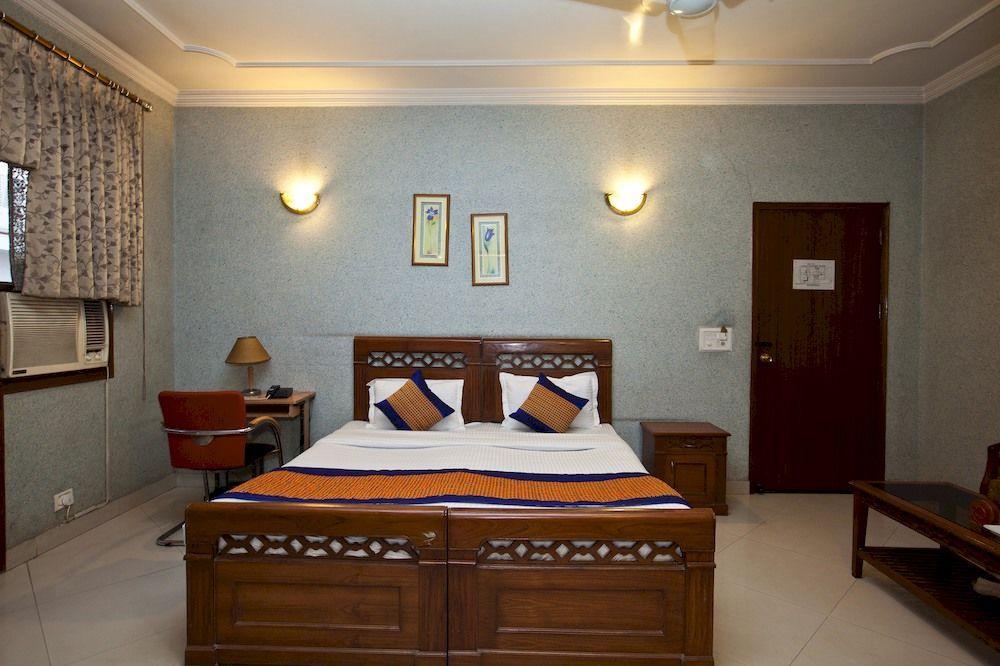 Oyo Premium Dlf Plaza 3* Gurgaon
