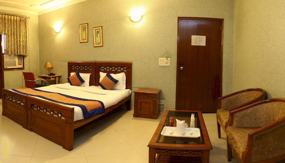 Oyo Premium Dlf Plaza Guest house