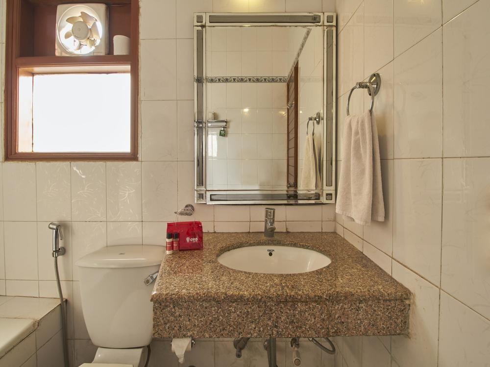 Oyo Premium Dlf Plaza Guest house Gurgaon