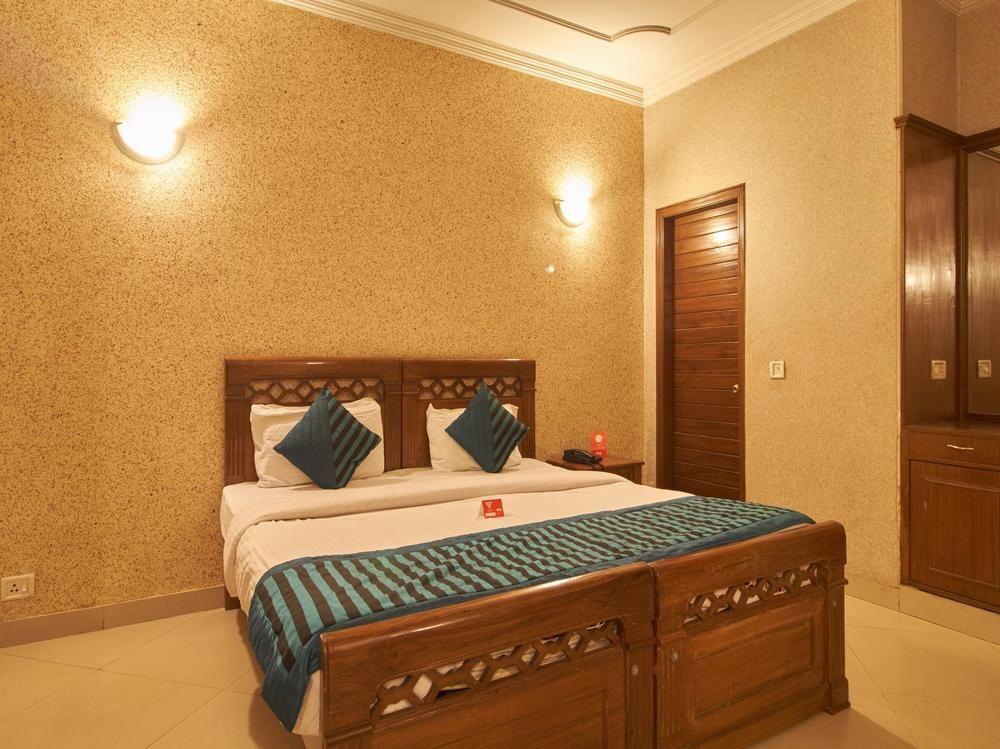 Oyo Premium Dlf Plaza Guest house