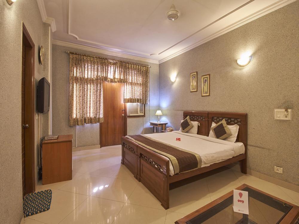 Oyo Premium Dlf Plaza Guest house Gurgaon