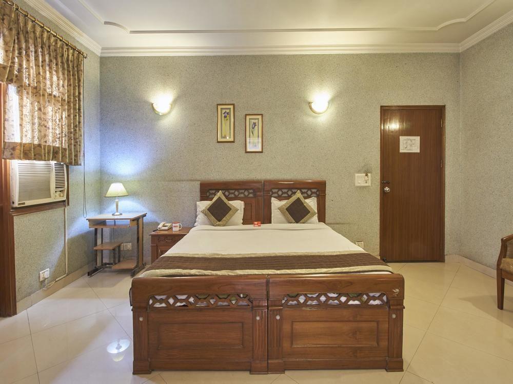 Oyo Premium Dlf Plaza 3* Gurgaon