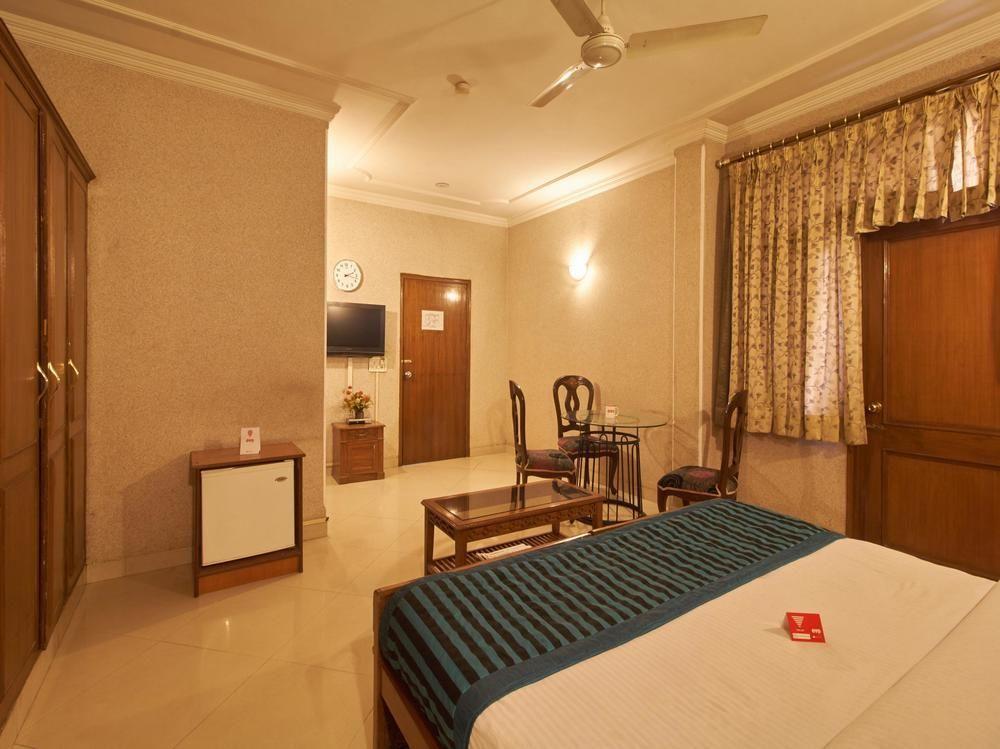 Oyo Premium Dlf Plaza Guest house