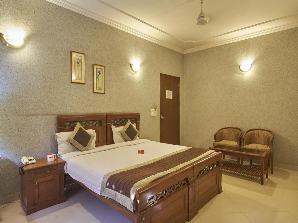 Oyo Premium Dlf Plaza Guest house Gurgaon