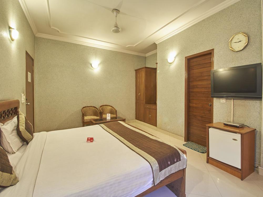 Oyo Premium Dlf Plaza Guest house Gurgaon