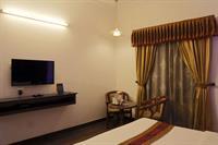 Hotel Fabhotel Dee Novo Phase 1 3*
