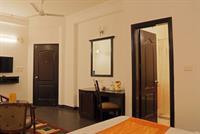 Hotel Fabhotel Dee Novo Phase 1