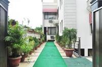 Oyo Golf Course Road Ii Hotel 3*