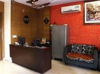 Oyo Premium Near Dlf Square Building Hotel