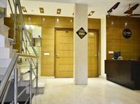 Hotel Oyo Premium Near Dlf Square Building 3*