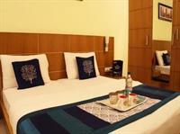 Hotel Oyo Premium Near Dlf Square Building