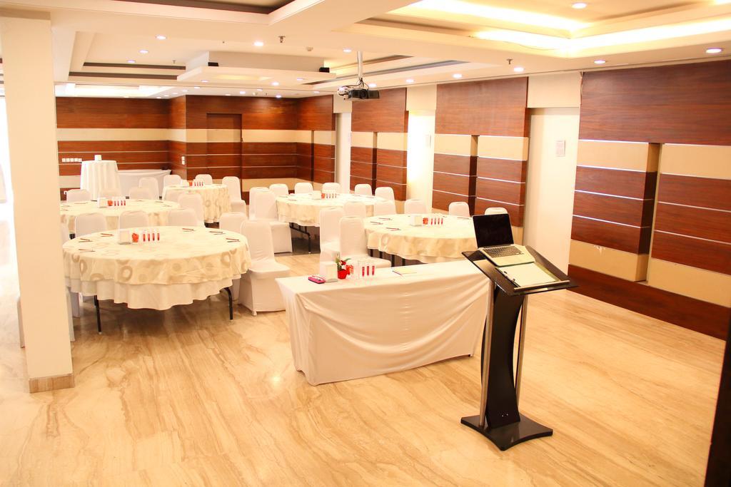 Stately Nh8 Hotel 3*