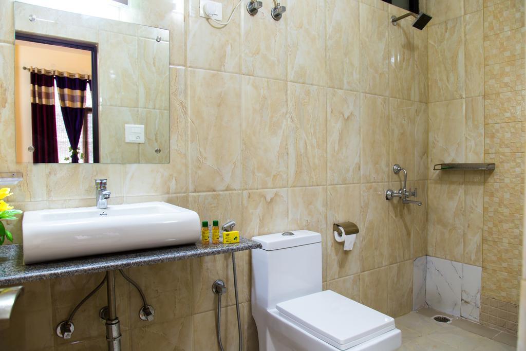 Hotel Fabhotel Istay Serenity Manesar 3*