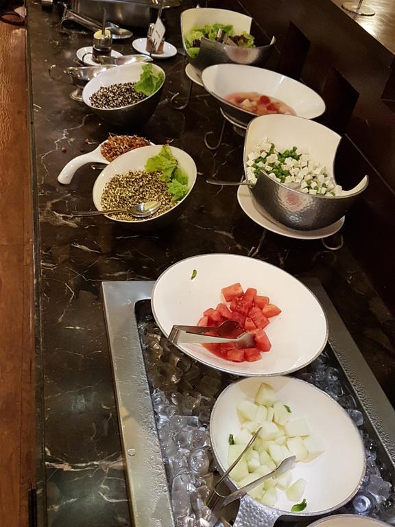 Hotel Country & By Radisson, Gurugram Sector 12 4*