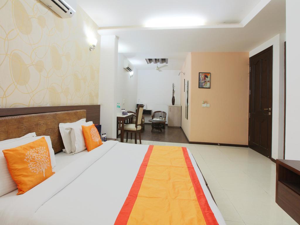 Oyo 2216 Live Hotel