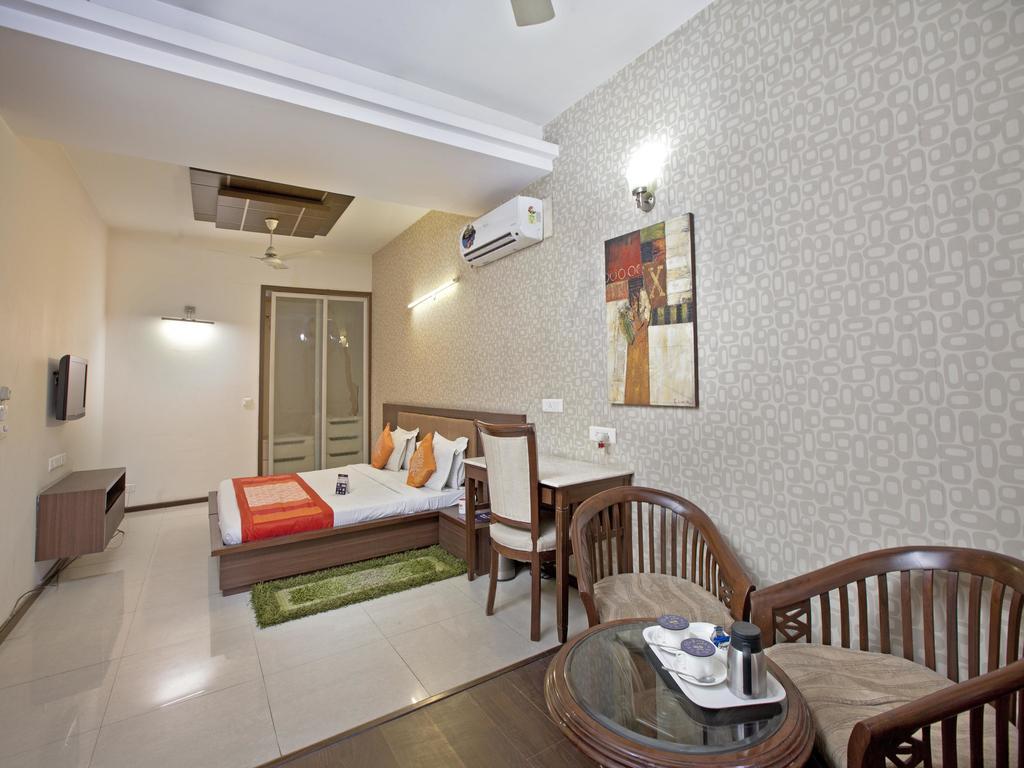 Hotel Oyo 2216 Live 3*