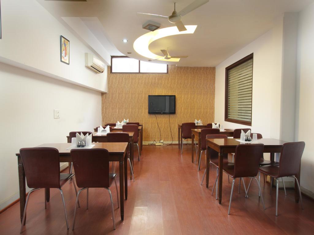 Oyo 2216 Live 3* Gurgaon