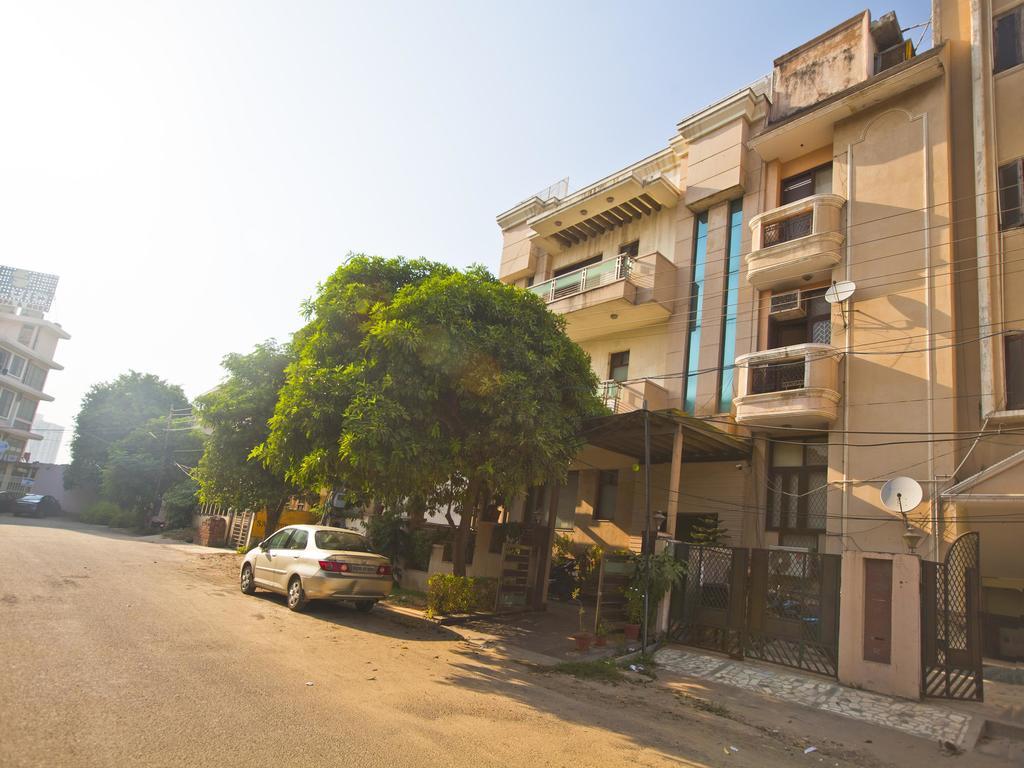Oyo 2216 Live Hotel 3*