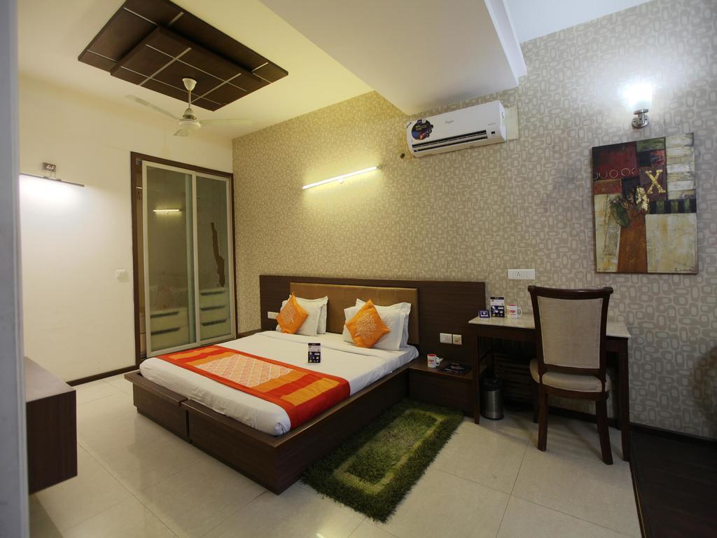 Hotel Oyo 2216 Live Gurgaon