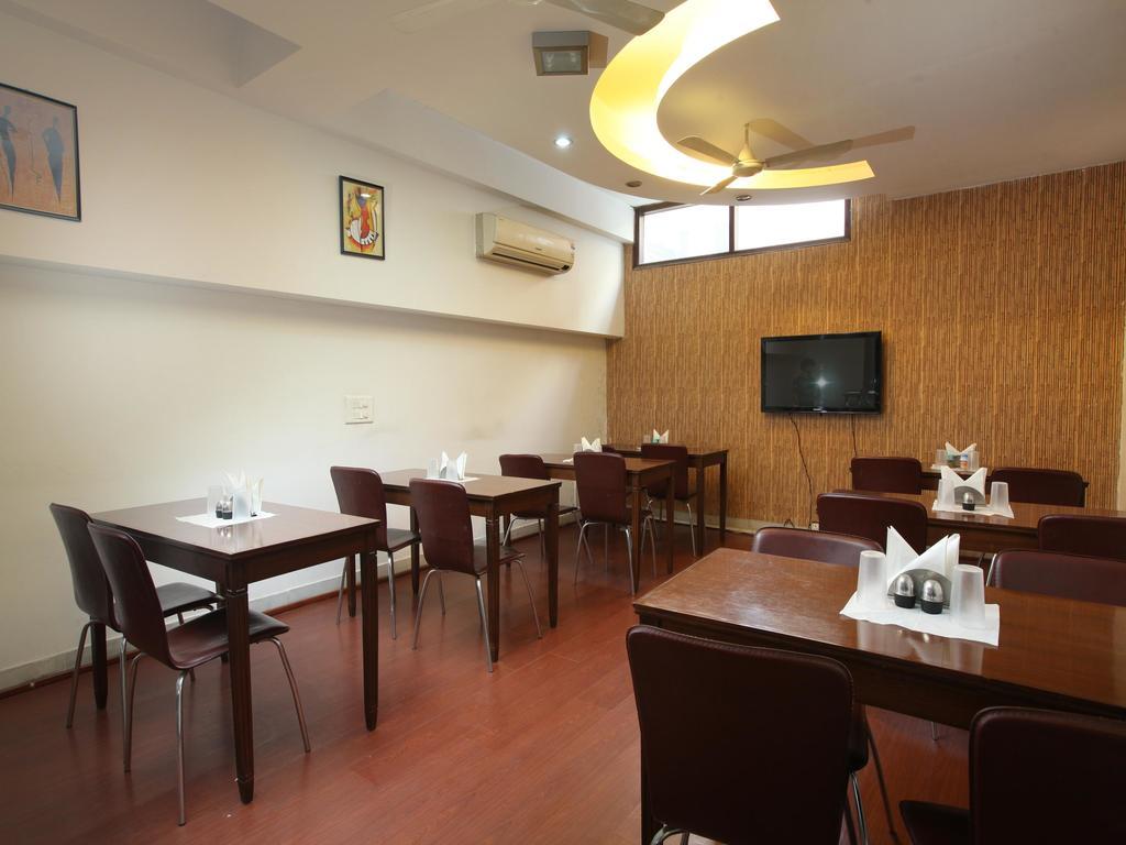 Hotel Oyo 2216 Live