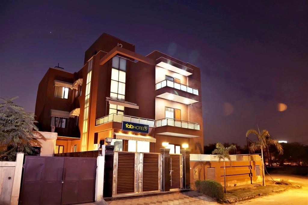 Fabhotel Aksh Dlf Phase 2