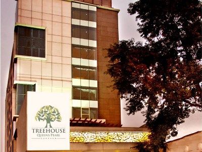 Treehouse Queens Pearl Hotel 3*