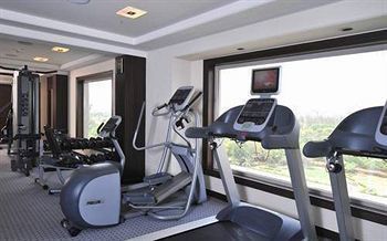 Treehouse Queens Pearl Hotel 3*
