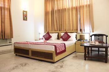 Oyo Near Huda Centre 3*