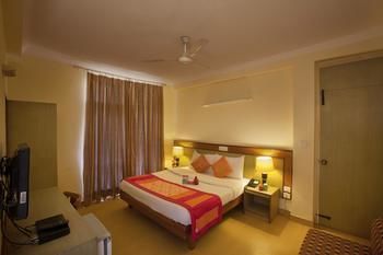 Hotel Oyo Premium Iffco Metro