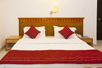 Oyo Sahara Mall Hotel