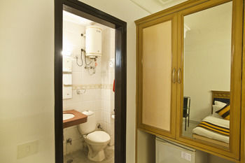 Oyo Sahara Mall Hotel 2*