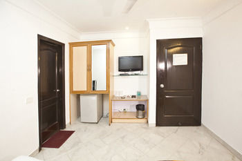 Oyo Sahara Mall Hotel 2*