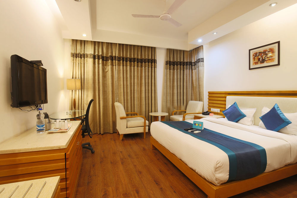 Fabhotel Grd Dlf Square Hotel