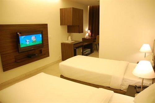 Hotel Red Earth 2*